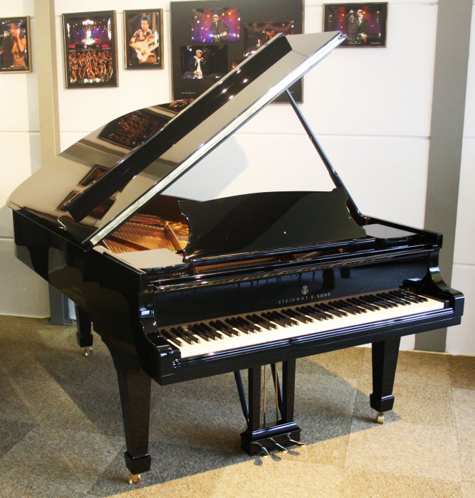 Steinway & Sons B
